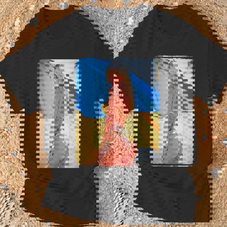 セクシーガールグラフィックtシャツ 「モダンピンナップガール&ウクライナ国旗2」 Tシャツ 高齢者への贈り物