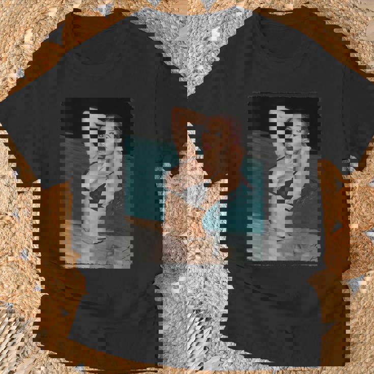 セクシーガールグラフィックtシャツ プールでセクシーなアジアのピンナップガール Tシャツ 高齢者への贈り物