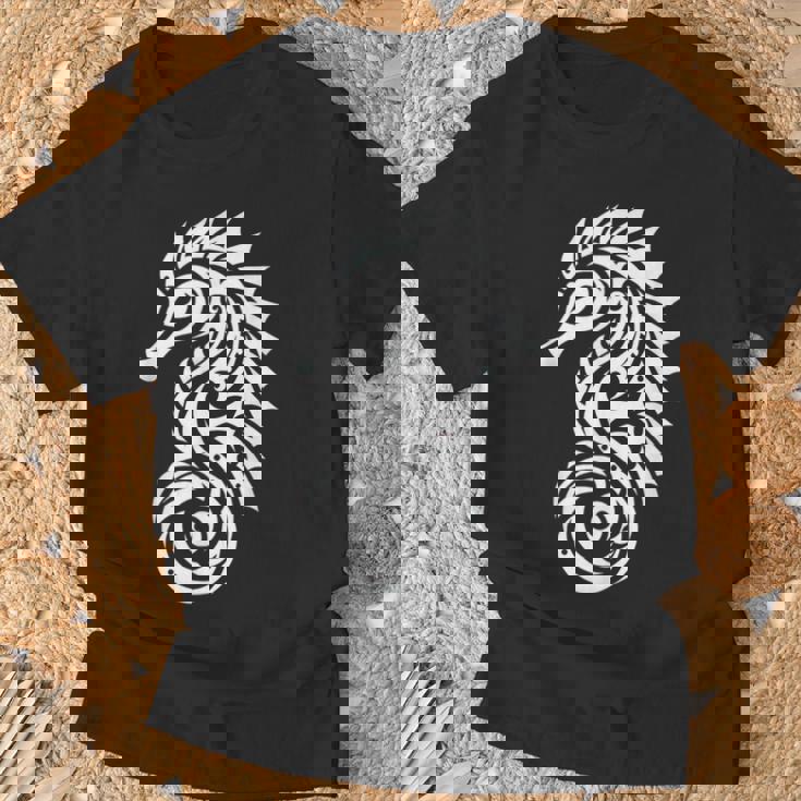 タツノオトシゴ ポリネシア トライバル マオリ柄 ライト Tシャツ 高齢者への贈り物