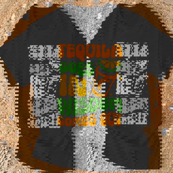 テキーラが知恵を生む 酒飲み ドリンク 飲酒 テキーラ Tシャツ 高齢者への贈り物