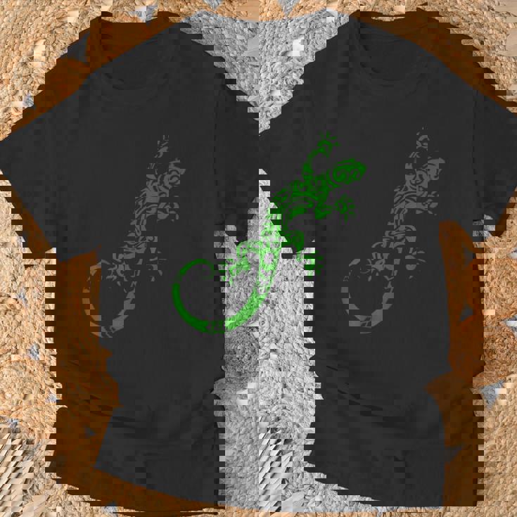 トカゲ グリーン トライバル パターン ペット ヤモリ アニマル Tシャツ 高齢者への贈り物