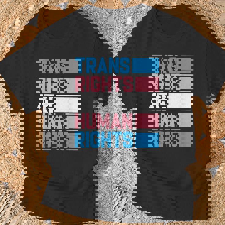 トランスライツは人権トランスジェンダープライドフラッグ Tシャツ 高齢者への贈り物