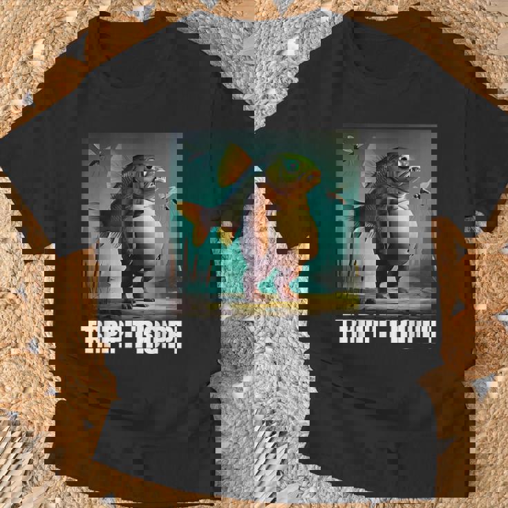 トリッピ・トロッピ-イタリアン・ブレインロット・ミーム Tシャツ 高齢者への贈り物