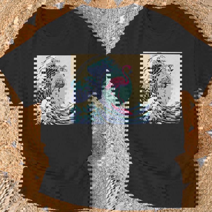 トロピカルピンク フラミンゴ グレートビッグウェーブサーファー オーシャンビーチ Tシャツ 高齢者への贈り物