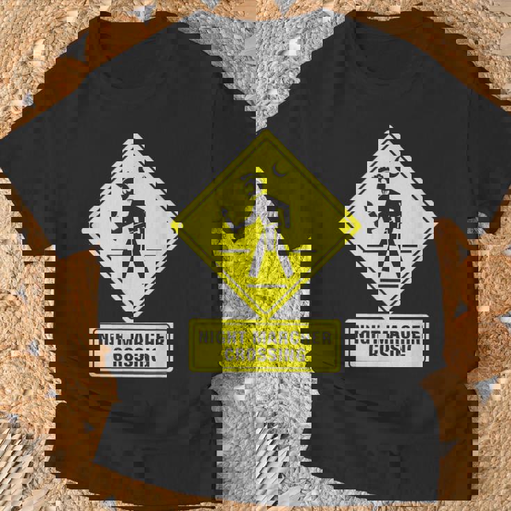 ナイトマーチャークロッシングハワイゴースト面白い Tシャツ 高齢者への贈り物