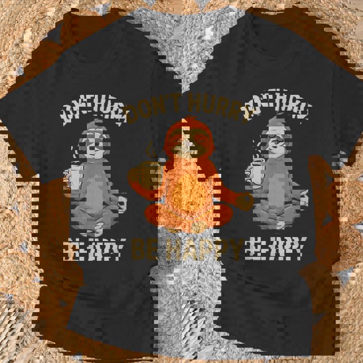 ナマケモノ コーヒー 瞑想 グラフィック 面白い Tシャツ 高齢者への贈り物