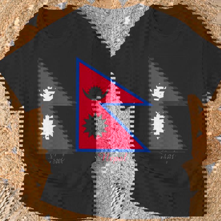 ネパールのネパール国旗のお土産。 Tシャツ 高齢者への贈り物
