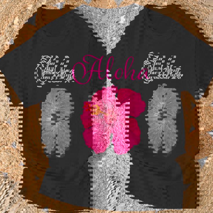 ハイビスカス Aloha アロハ《赤》（ハワイ・南国・フラダンス）夏【ビューティフル フラワー】キュート デザイン Tシャツ 高齢者への贈り物