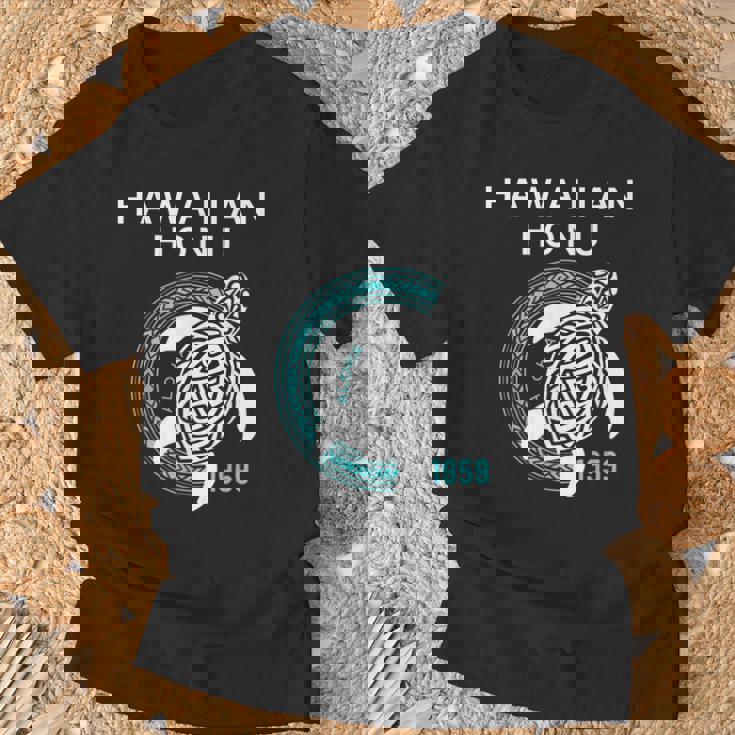 ハワイアン ホヌ ポリネシア トライバル ウミガメ ハワイ エスト 1959 Tシャツ 高齢者への贈り物