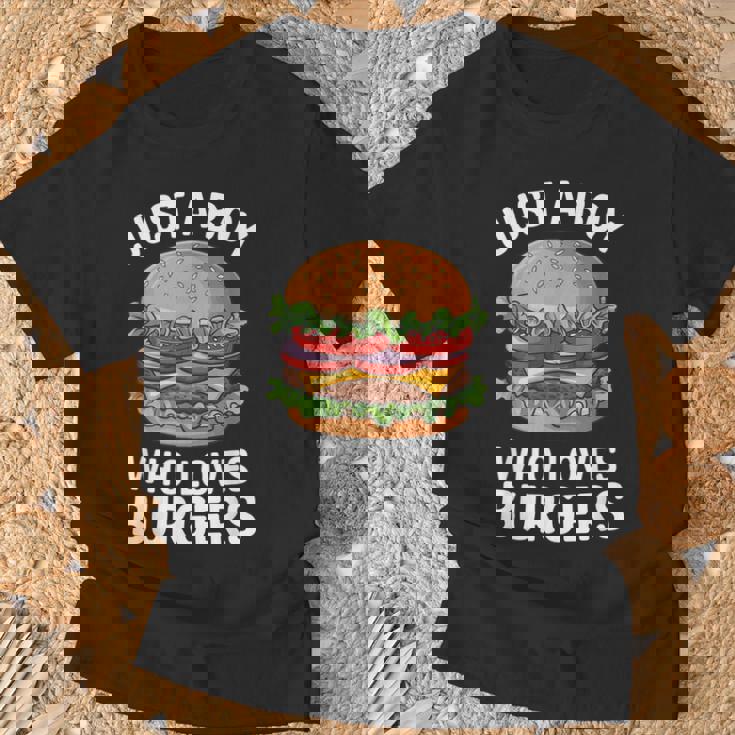 ハンバーガーが大好きな少年 おもしろハンバーガー好き Tシャツ 高齢者への贈り物