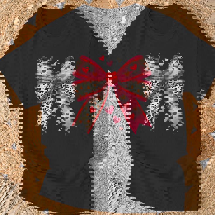 ハート付きピンクヒョウ柄リボン。 Tシャツ 高齢者への贈り物
