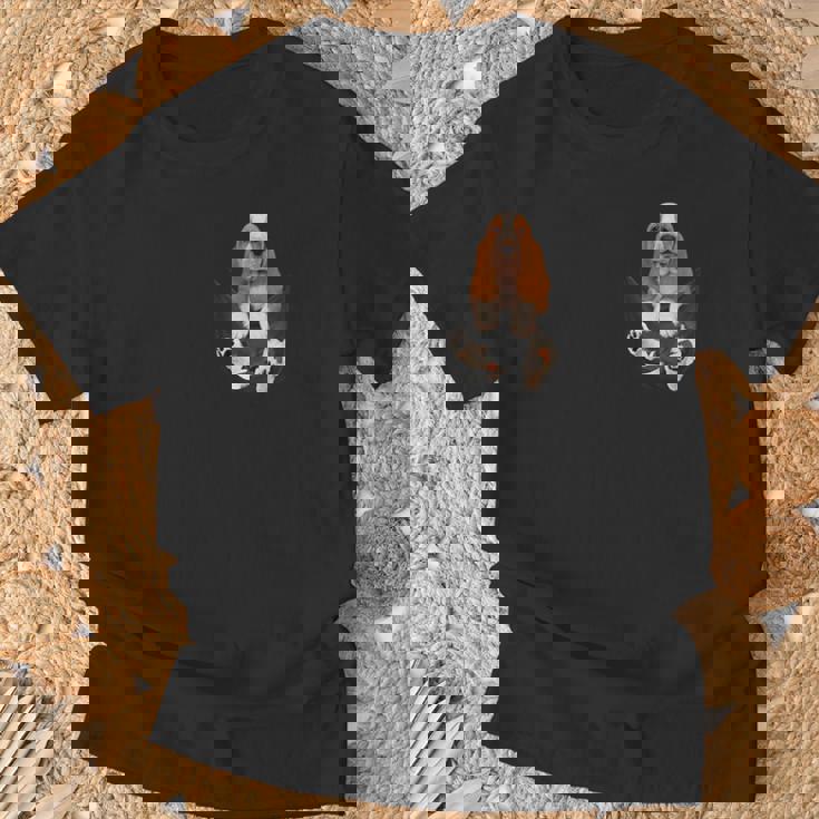 バセットハウンド愛好家のためのファニーバセットハウンド ポケットの中のバセットハウンド Tシャツ 高齢者への贈り物
