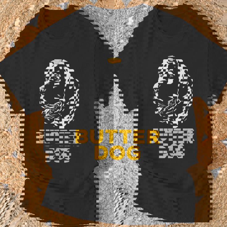 バター犬-彼のバターと一緒に犬面白いミーム Tシャツ 高齢者への贈り物