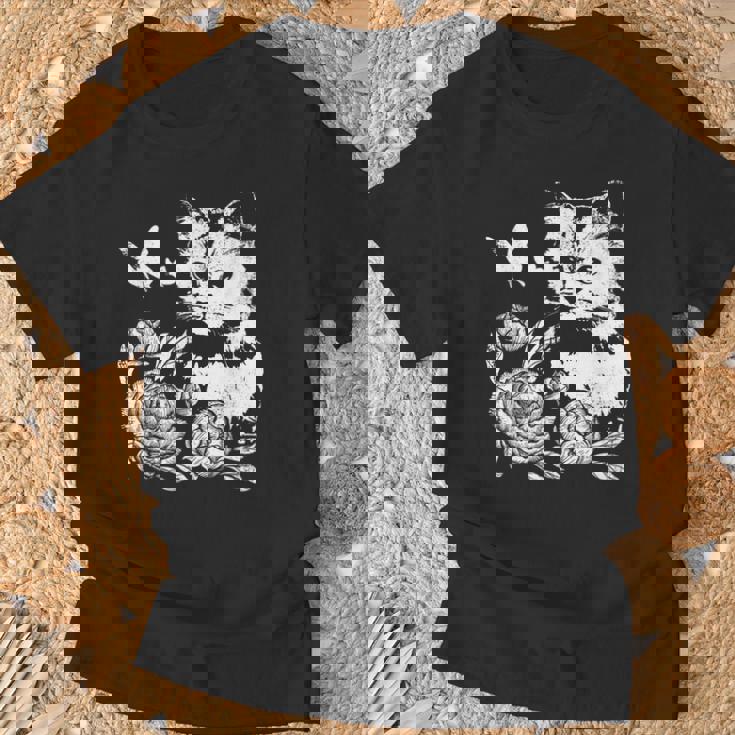 バラと蝶の猫、花柄 Tシャツ 高齢者への贈り物