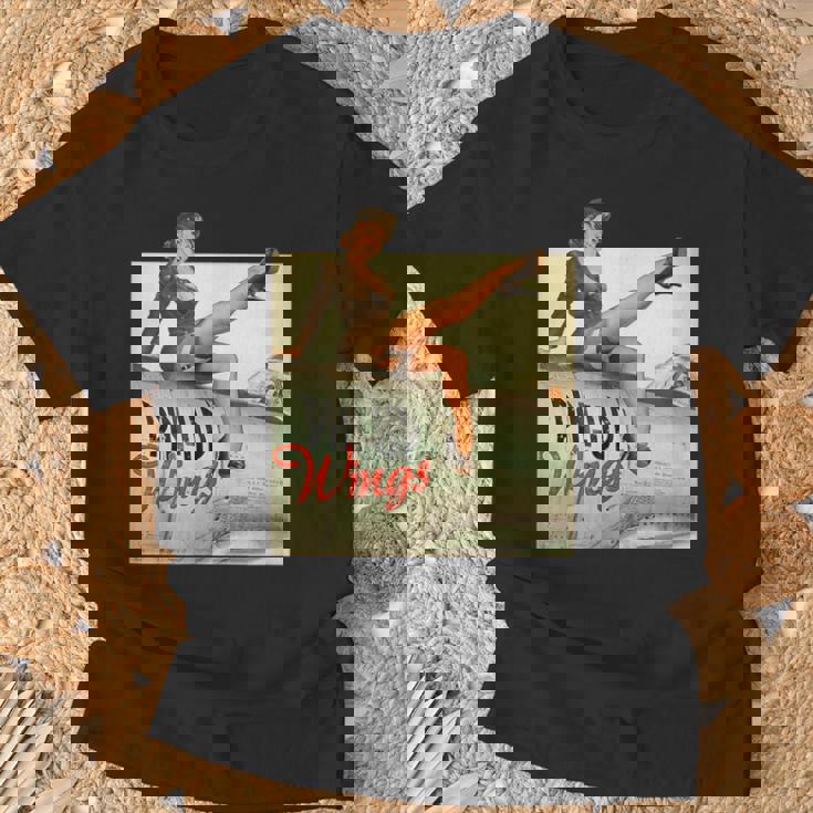 ピンナップガールの羽ビンテージポスターww2 Tシャツ 高齢者への贈り物