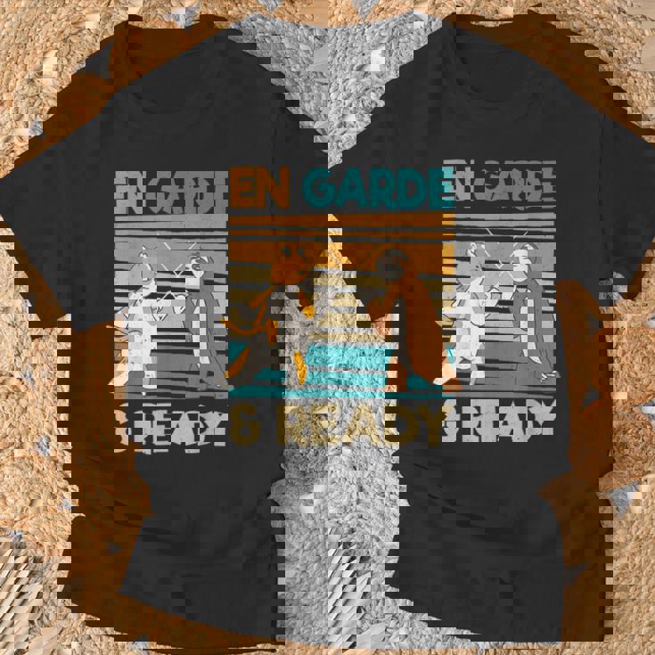 フェンシング猫ナマケモノファニーフェンサー Tシャツ 高齢者への贈り物