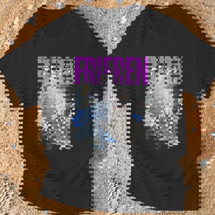 フリーレンと一緒にネモフィラの花園でくつろぐ時間。 Tシャツ 高齢者への贈り物