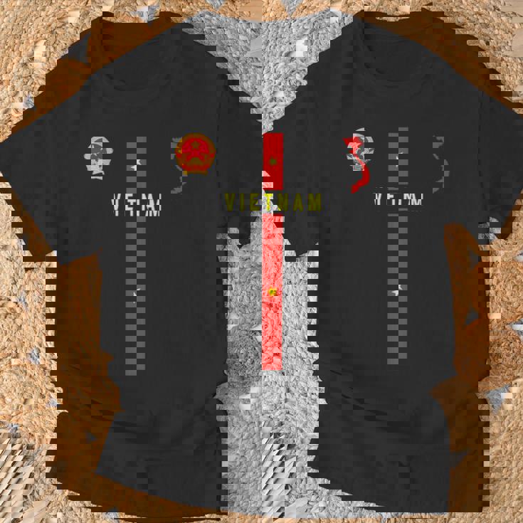 ベトナム国旗、ベトナムのシルエットマップ、紋章 Tシャツ 高齢者への贈り物