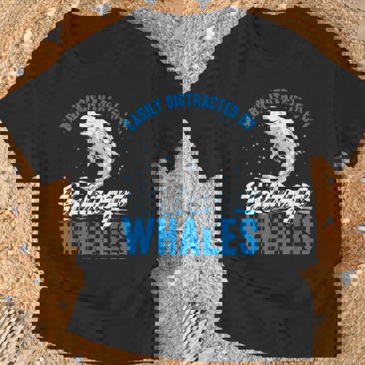 ベルーガクジラに簡単に気を取られる面白いシロイルカ動物。 Tシャツ 高齢者への贈り物