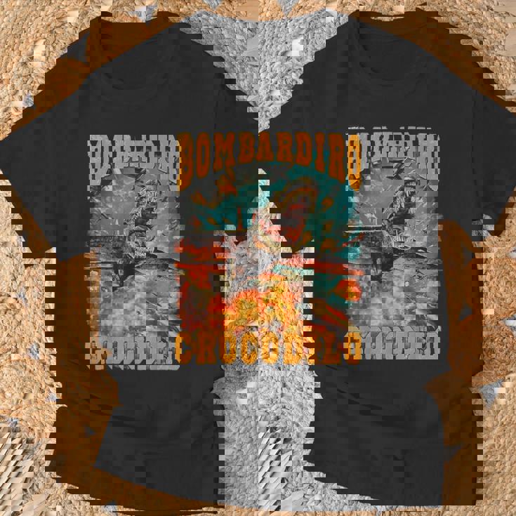 ボンバディロクロコダイルミームクロコダイルファイア-イタリアンブレインロット Tシャツ 高齢者への贈り物