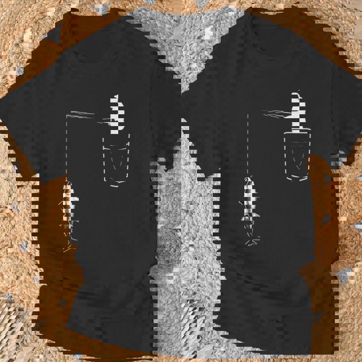 ポケットに入ったマグロ 魚釣り 面白い漁師 Tシャツ 高齢者への贈り物