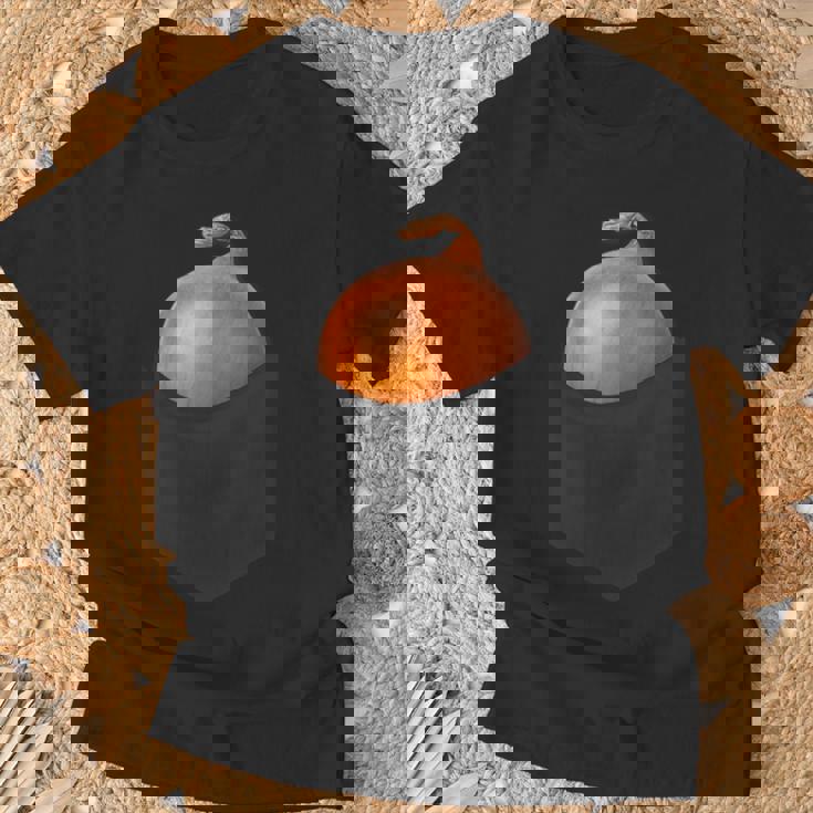 ポケットに入った玉ねぎ、胸に面白い玉ねぎ。 Tシャツ 高齢者への贈り物