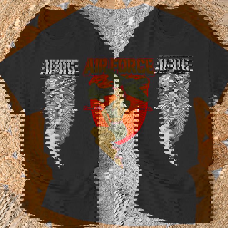 ミリタリーピンナップガール。 Tシャツ 高齢者への贈り物