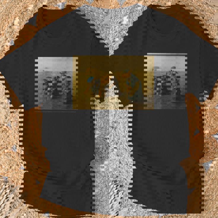 ミレー風アート猫の田植え 農作業をする三匹の猫たち Tシャツ 高齢者への贈り物