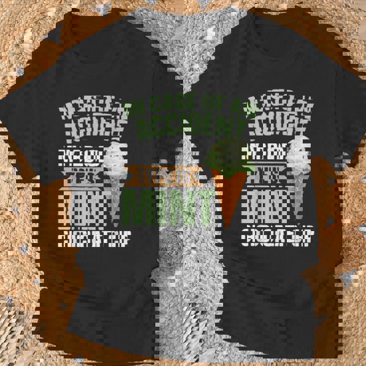 ミントチョコチップフレーバー ワッフルコーン ミントアイスクリーム Tシャツ 高齢者への贈り物