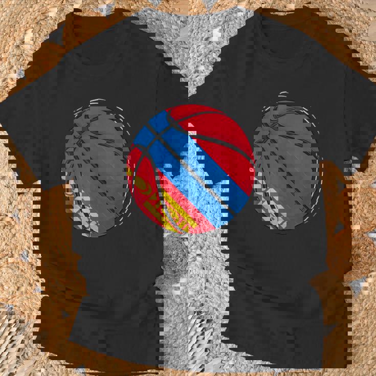モンゴルの国旗が付いたバスケットボールボール Tシャツ 高齢者への贈り物