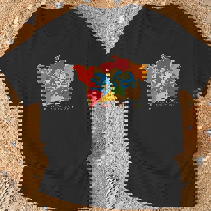 モンテッソーリ大陸の地図 Tシャツ 高齢者への贈り物