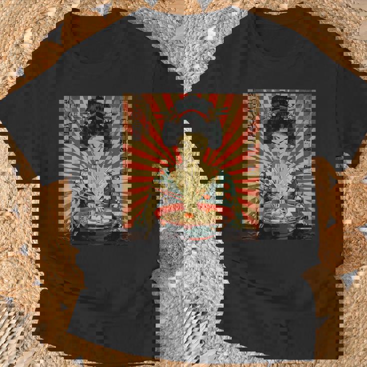 ラーメンをすする芸者 Tシャツ 高齢者への贈り物