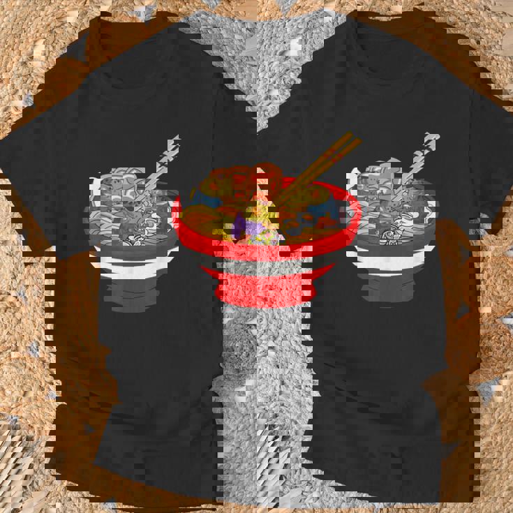 ラーメンを食べる三匹のかわいいカエルのお揃い アニメ恋人 食通 Tシャツ 高齢者への贈り物