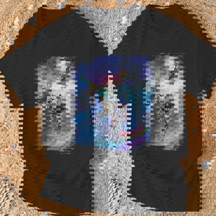 レインボーギャラクシー 宇宙に乗るサメに乗る猫 Tシャツ 高齢者への贈り物