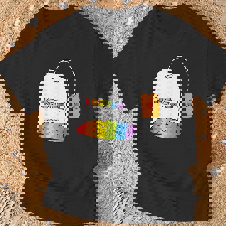 レインボーティーカップ Lgbtea Pride 愛らしいlgbtqプライド月間。 Tシャツ 高齢者への贈り物