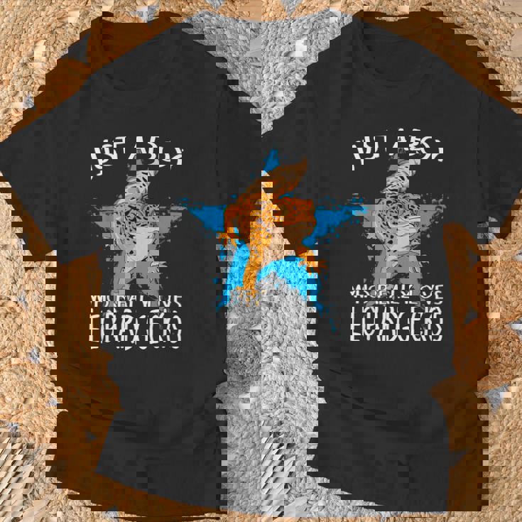 レオパード・ゲッコーが大好きな男の子です。トカゲ 爬虫類 ヒョウモントカゲモドキ Tシャツ 高齢者への贈り物