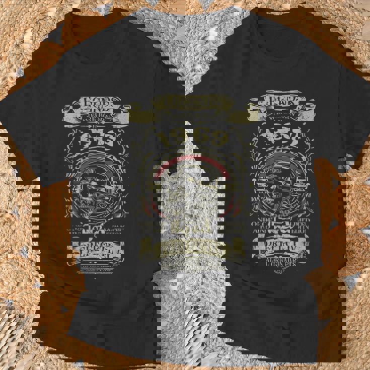 レジェンドは1969年54歳の誕生日のバイカーバイクに生まれました。 Tシャツ 高齢者への贈り物