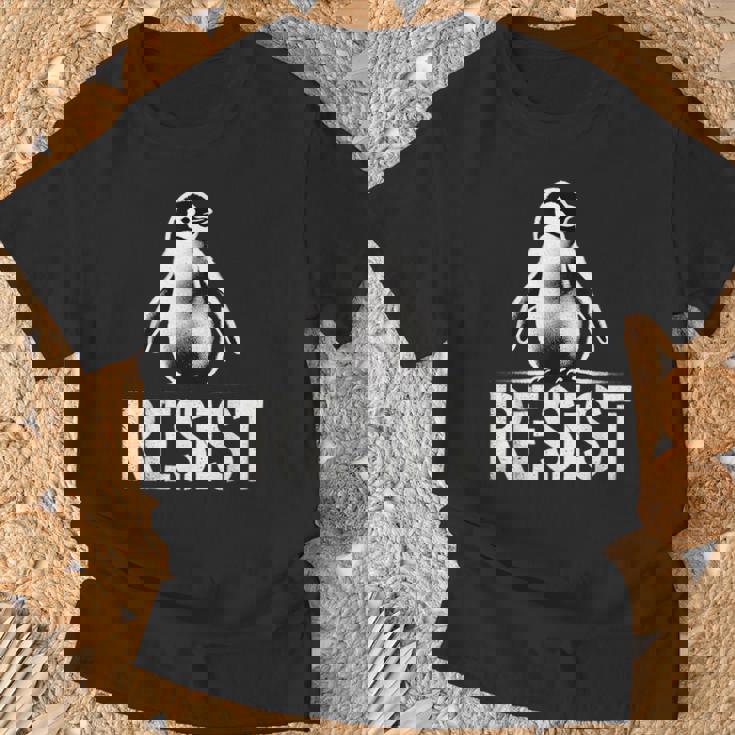 レジスト ペンギン アクティビズム ティー ペンギン 抗議 関税 Tシャツ 高齢者への贈り物