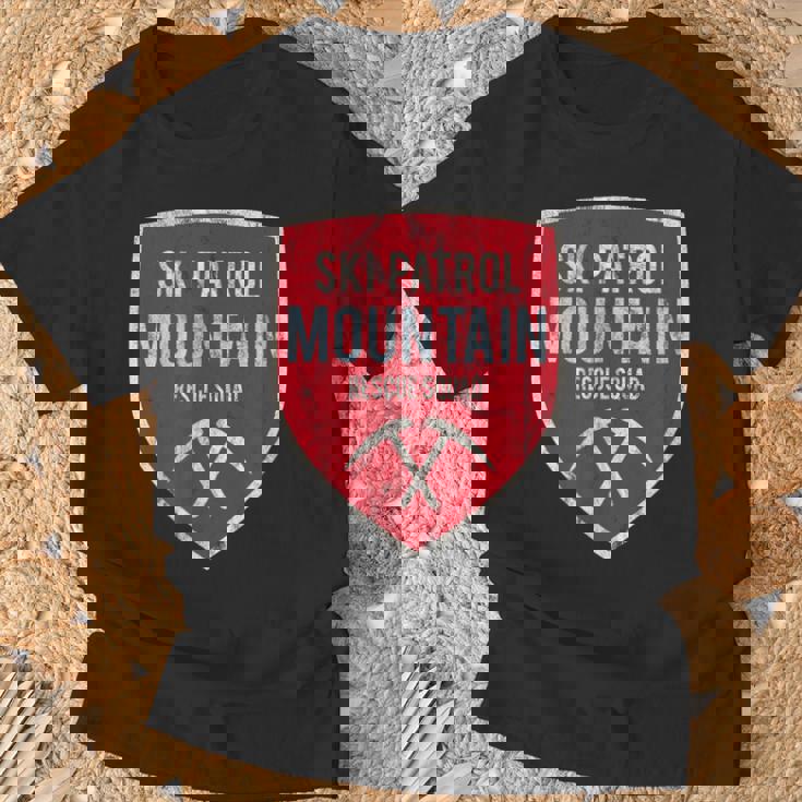 レスキュー隊スキーパトロールレトロスノーボードウィンターリゾート Tシャツ 高齢者への贈り物