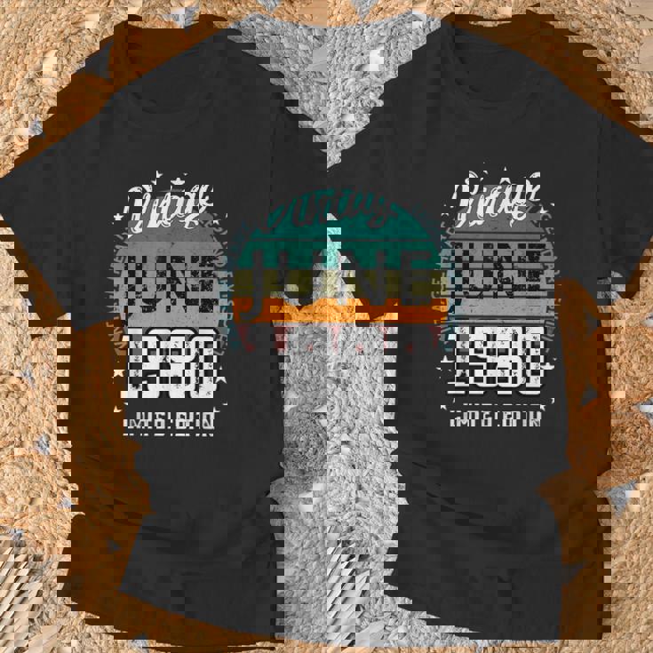 レトロ 45歳 ヴィンテージ 1980年6月 45歳の誕生日 男性 女性 Tシャツ 高齢者への贈り物