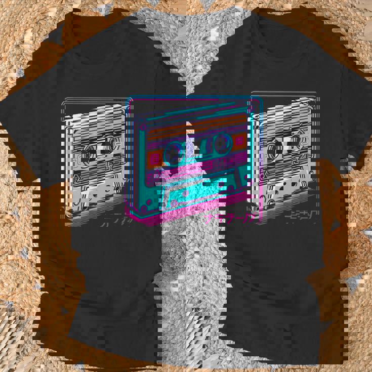 レトロヴェイパーウェイブカセット ロフィ アニメ 日本の美学 Tシャツ 高齢者への贈り物