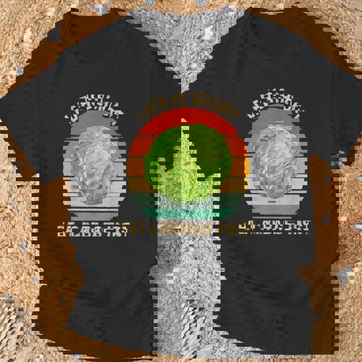 レトロ生活は短い。キャベツはじめてのキャベツ料理好き Tシャツ 高齢者への贈り物