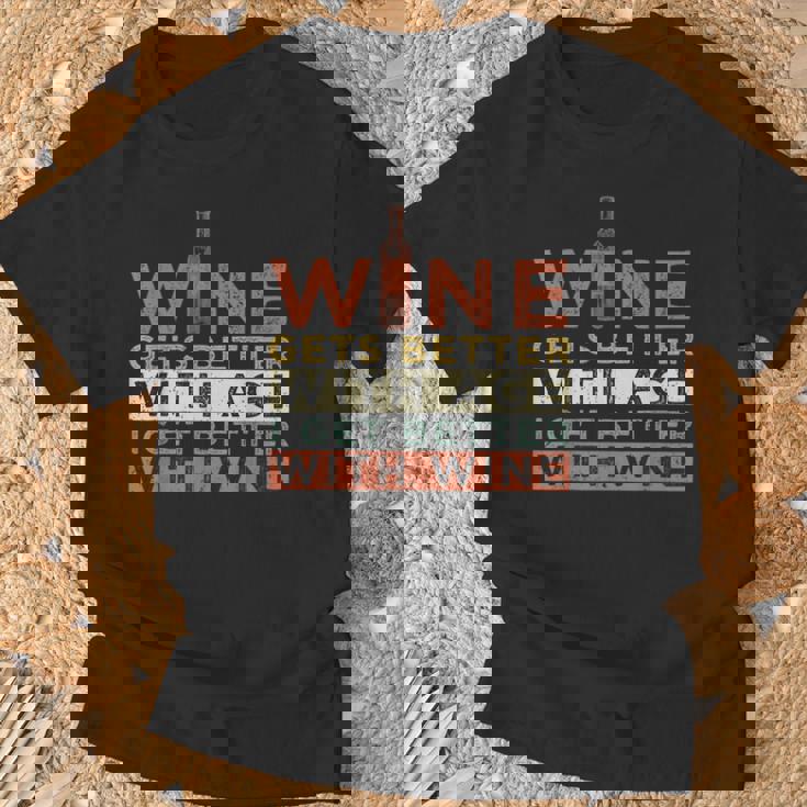 ワインは年を重ねるごとに良くなる私はワインと共に良くなる Tシャツ 高齢者への贈り物