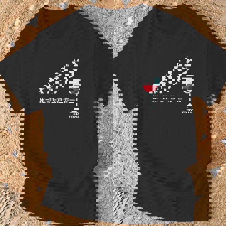 ワインフライデー ワインウィーク ウィークエンド ワイン好き Tシャツ 高齢者への贈り物