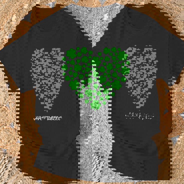 世界中の幸せを願う 可愛い ハート クローバー 反戦 平和 Tシャツ 高齢者への贈り物