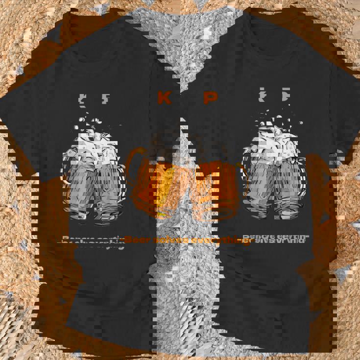 乾杯ビールは全てを解決する ビール 夏 乾杯 Kp ジョッキ 生ビール Tシャツ 高齢者への贈り物