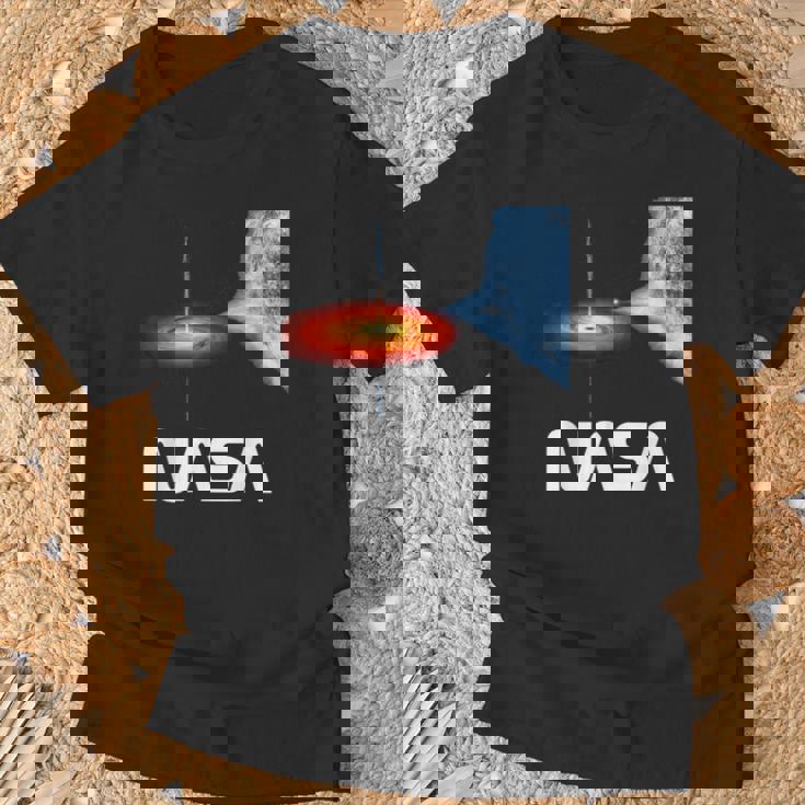 公式ライセンス。 Nasaシグナスブラックホールスペースギフト Tシャツ 高齢者への贈り物