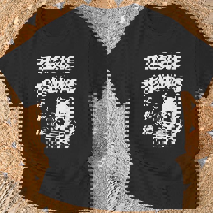 卓球をするクールな猫 Tシャツ 高齢者への贈り物