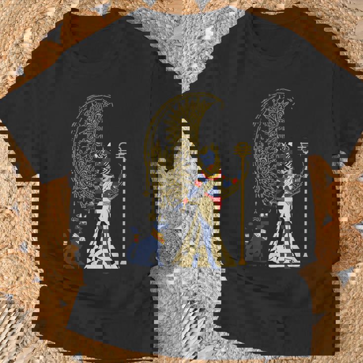 古代の典型的な猫の女神バステット エジプト 三日月 月 月 Tシャツ 高齢者への贈り物