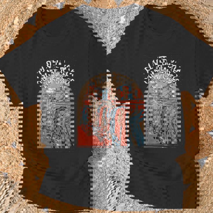 古着屋の通路を歩く面白い古着愛好家 Tシャツ 高齢者への贈り物